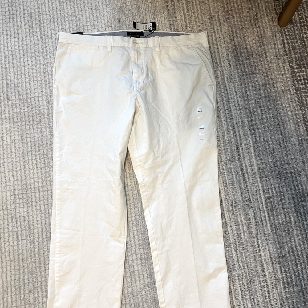 NWT !!
Tommy Hilfiger The Flex Regular Fit Stretch White Dress Pants